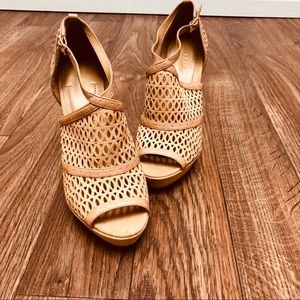 BCBG sandals size 7M, leather